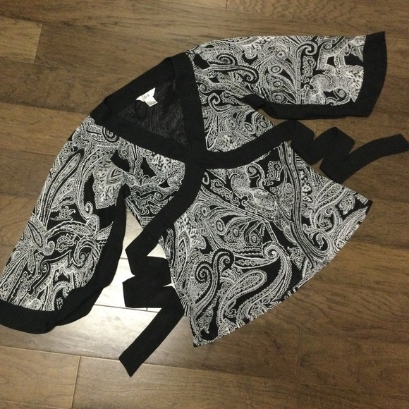 Paisley Tie-Waist Kimono Top B&W Bell Sleeve Asian Inspired - Picture 10 of 12